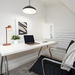 Days - One Bedroom Newly Renovated With Workspace And Netflix * 布拉格